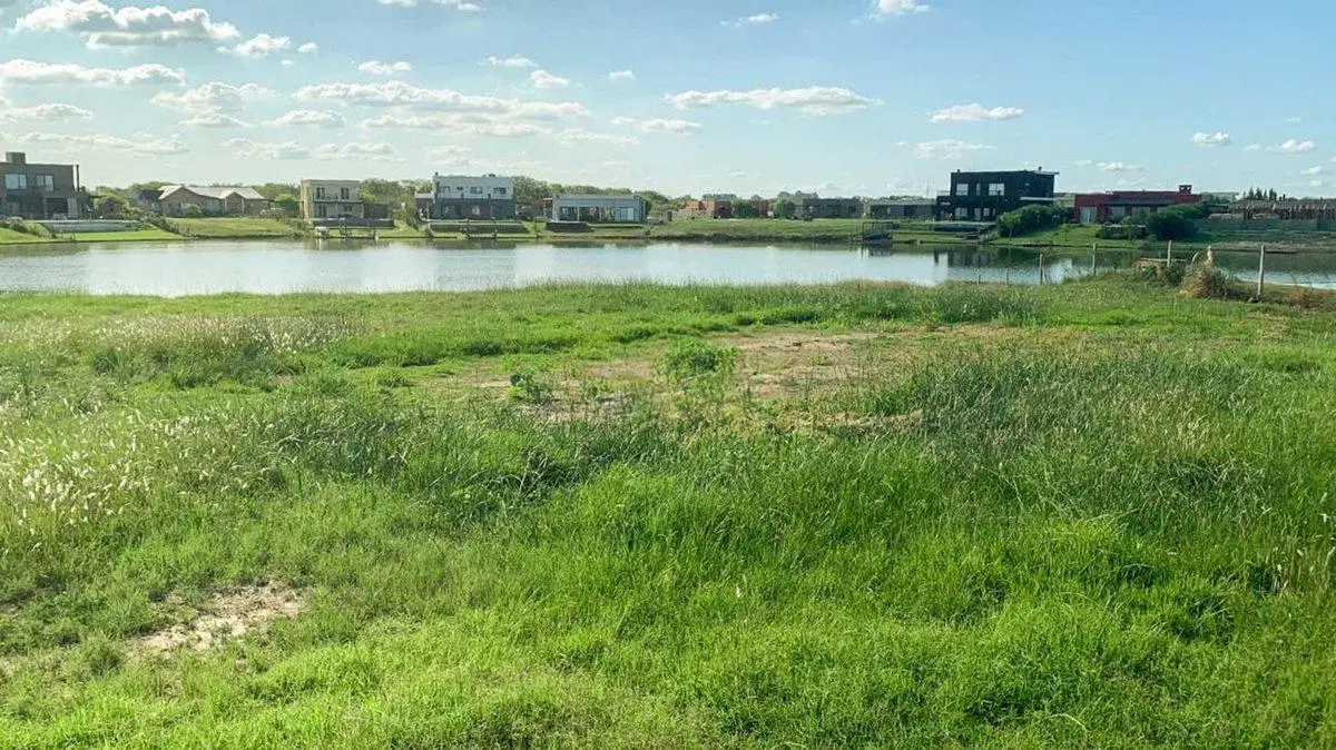 VENTA LOTE A LA LAGUNA EN BARRIO SAN SEBASTIÁN 3