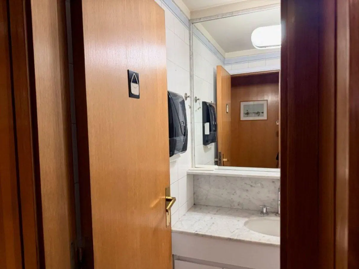 Venta Microcentro Oficina 240m 3 cocheras 5