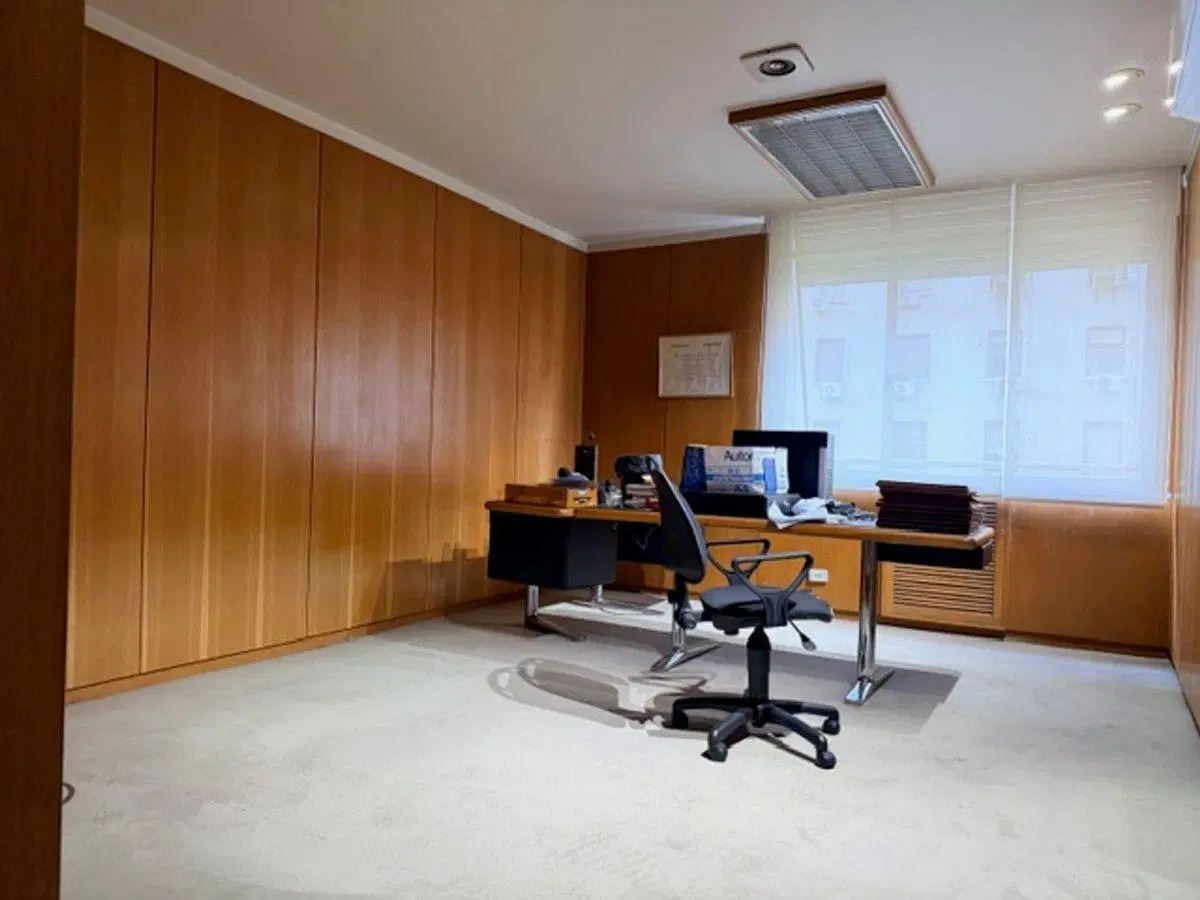 Venta Microcentro Oficina 240m 3 cocheras 8