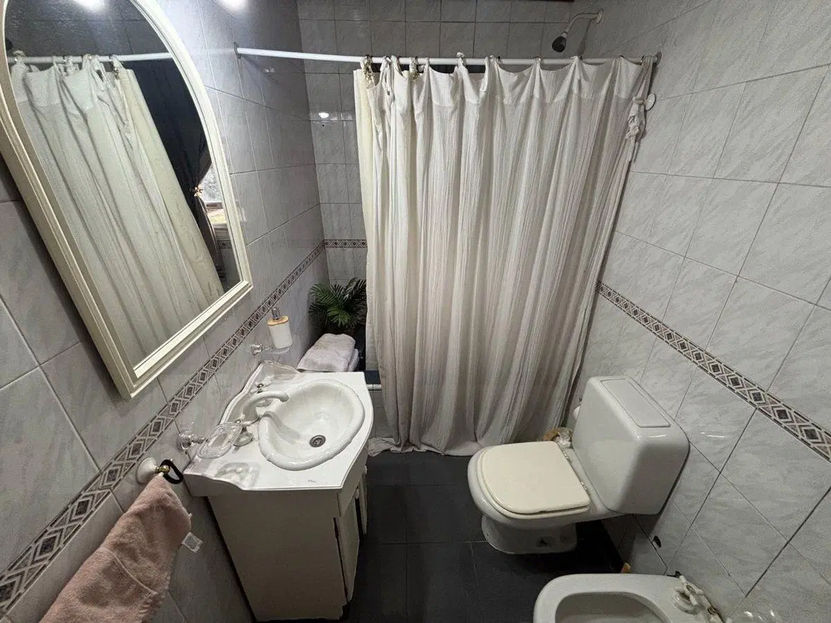 VENTA CASA TIPO MULTIFAMILIAR MASCHWITZ COCHERA 5