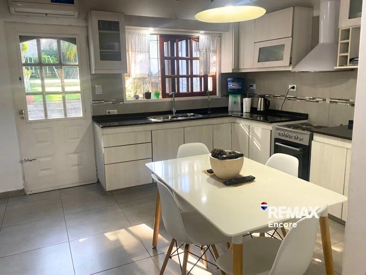 Venta. Casa.. 4 Amb. Piscina. Villa Ballester. 4