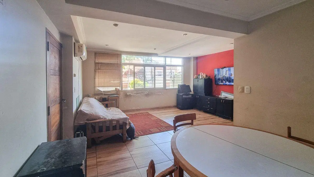 Venta Ph de 5 amb. con patio y cochera en Olivos 2