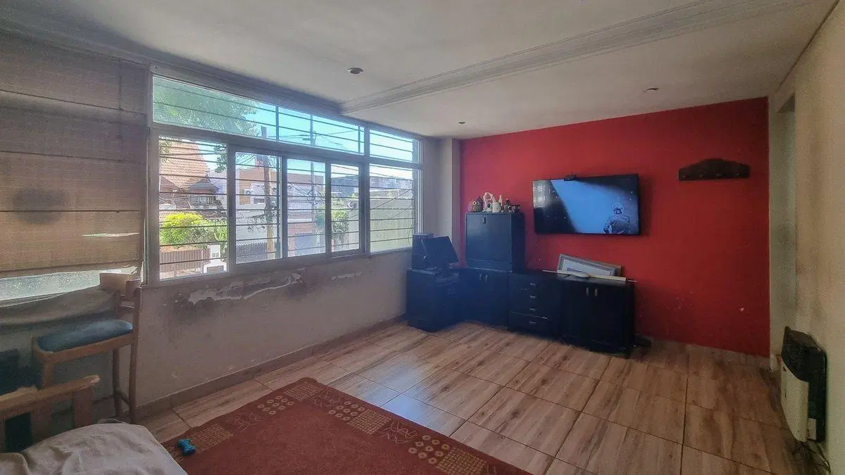 Venta Ph de 5 amb. con patio y cochera en Olivos 4