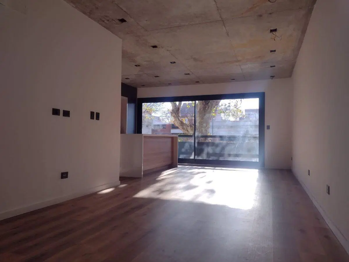 VENTA 4 AMB. ESTRENAR BALCON Y COCHERA EN LINIERS 2