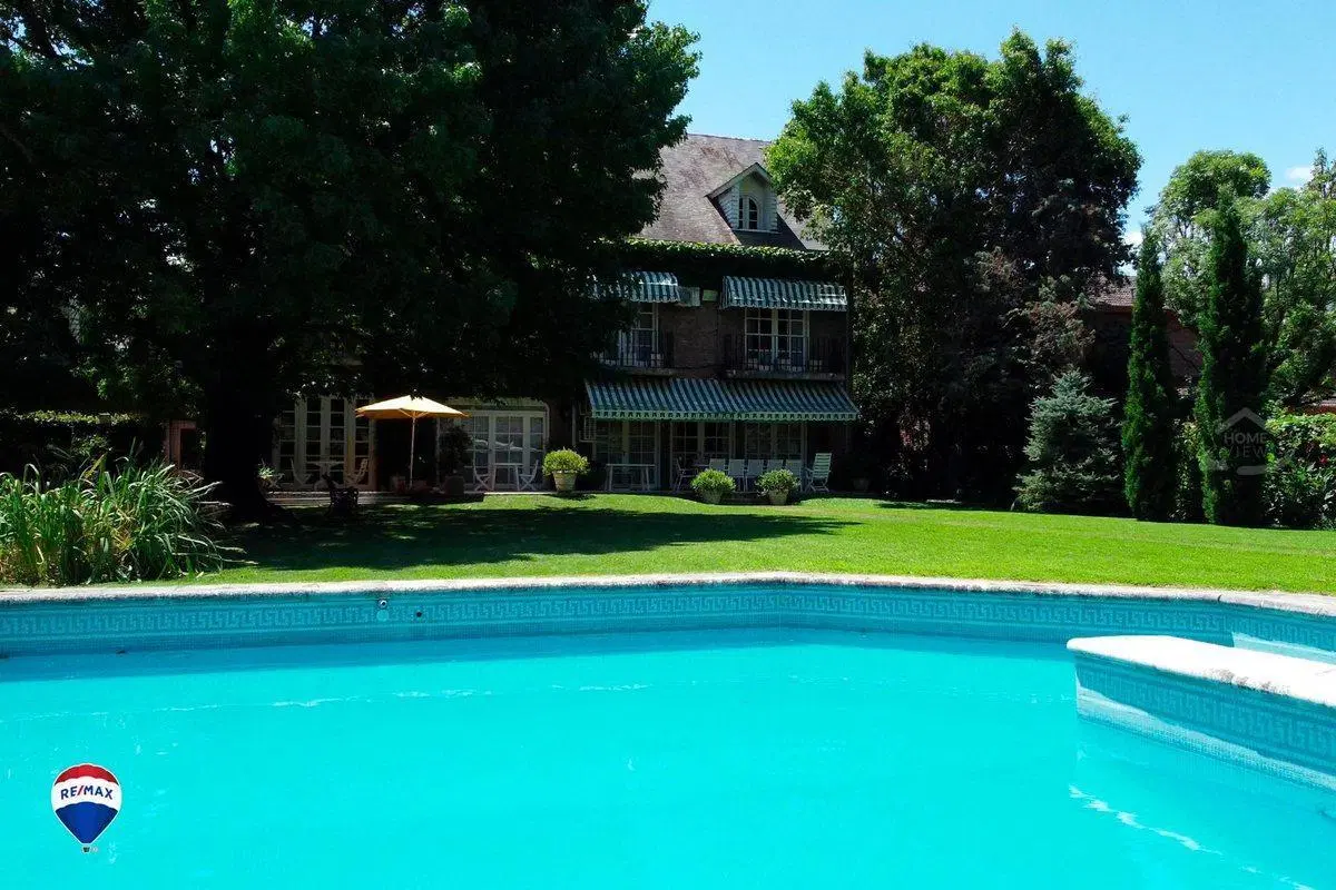 VENTA CASA LA LUCILA /V. LOPEZ- 1669 MTS DE JARDIN 5