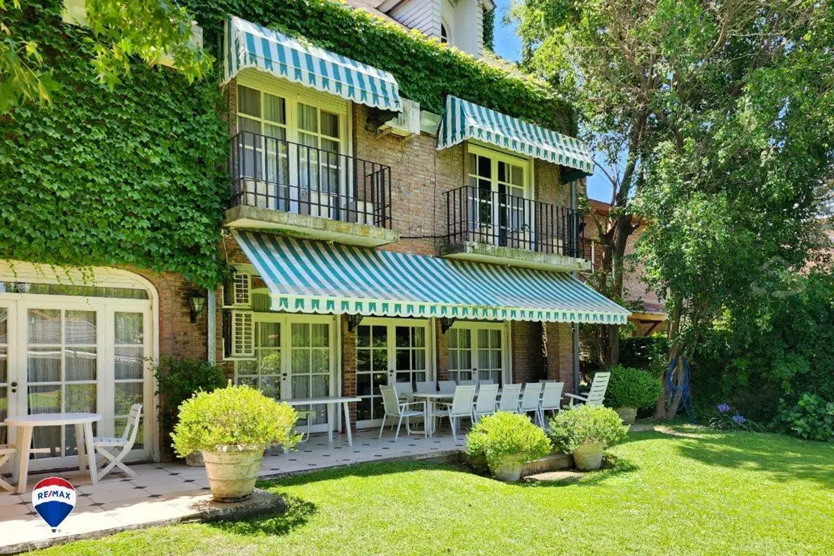VENTA CASA LA LUCILA /V. LOPEZ- 1669 MTS DE JARDIN 3