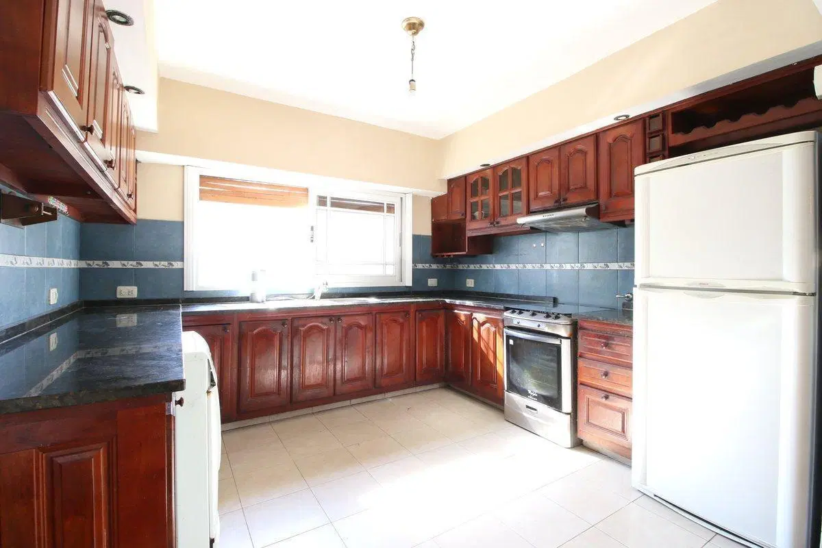 Venta casa 6 ambientes Jardín Quincho Olivos 4