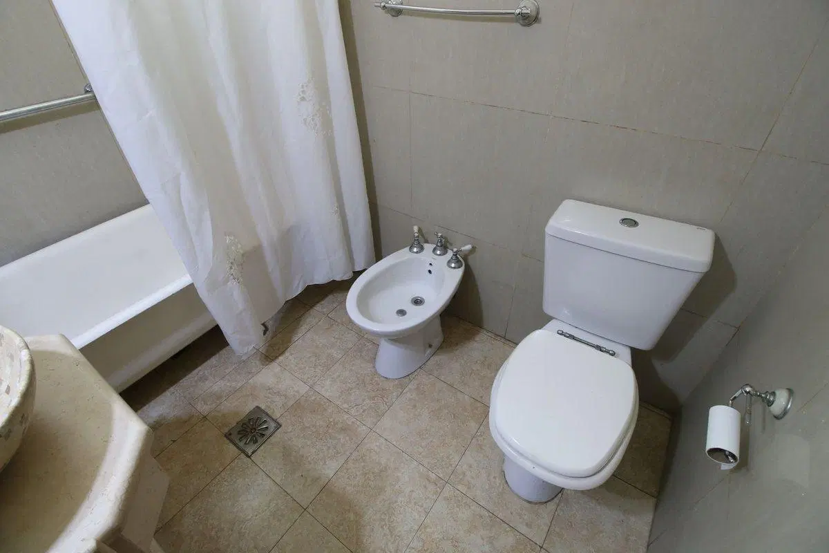 Venta casa 6 ambientes Jardín Quincho Olivos 5