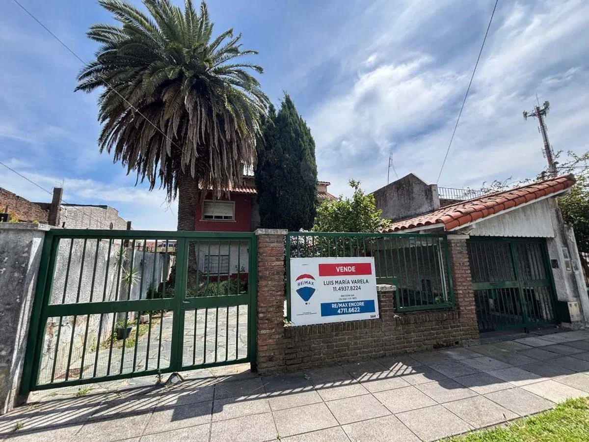 VENTA CASA EN BLOCK MUNRO VTE LOPEZ COCHERA 4