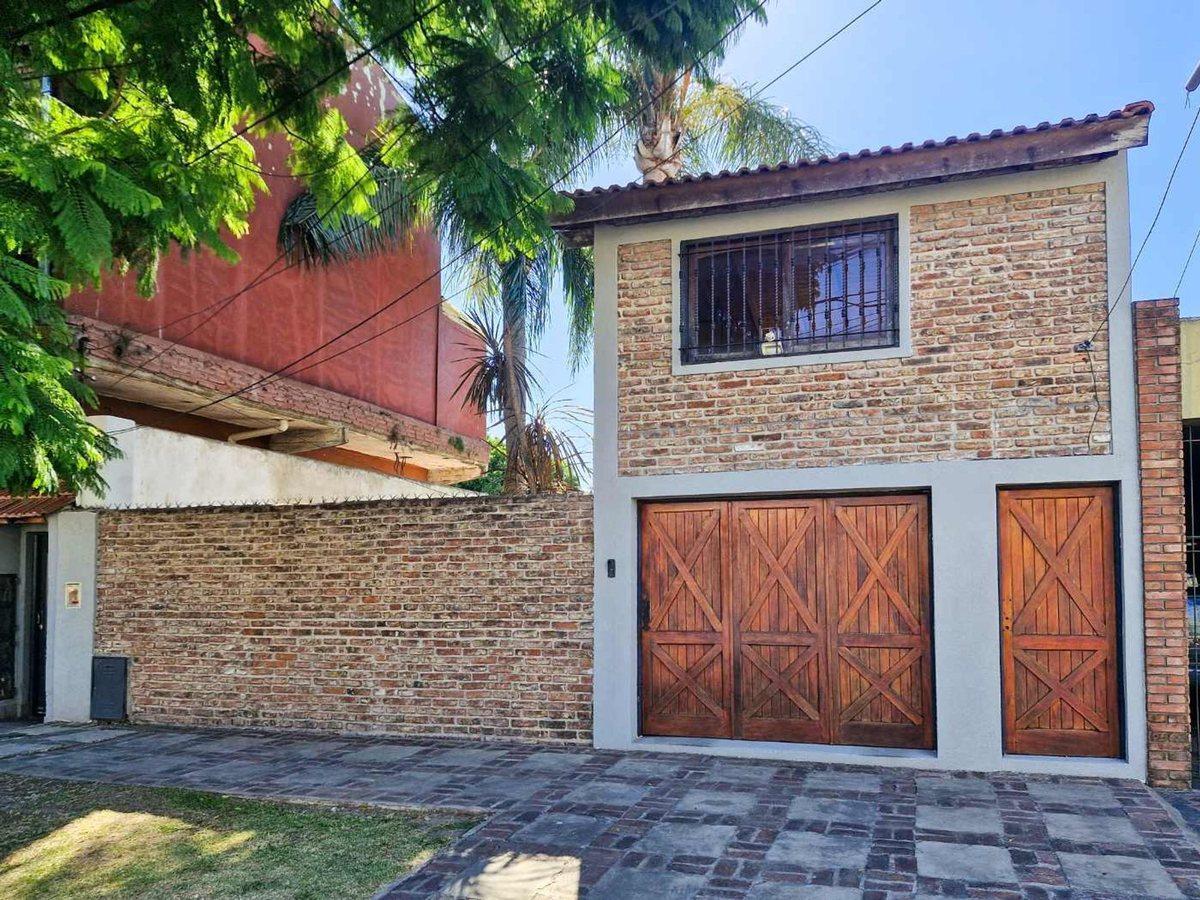 Casa 5 Amb con Pileta Cochera en Loma Hermosa