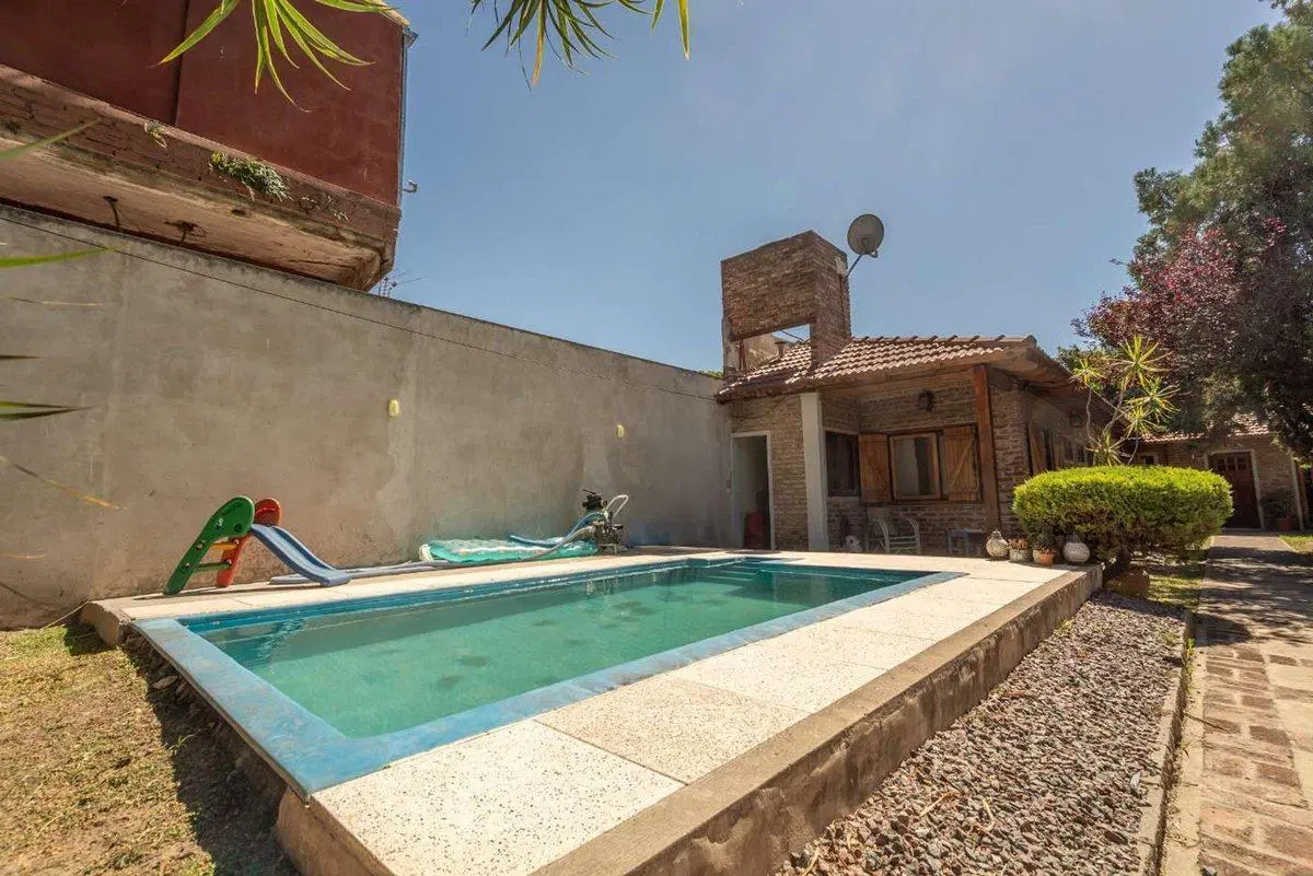 Casa 5 Amb con Pileta Cochera  en Loma Hermosa 2