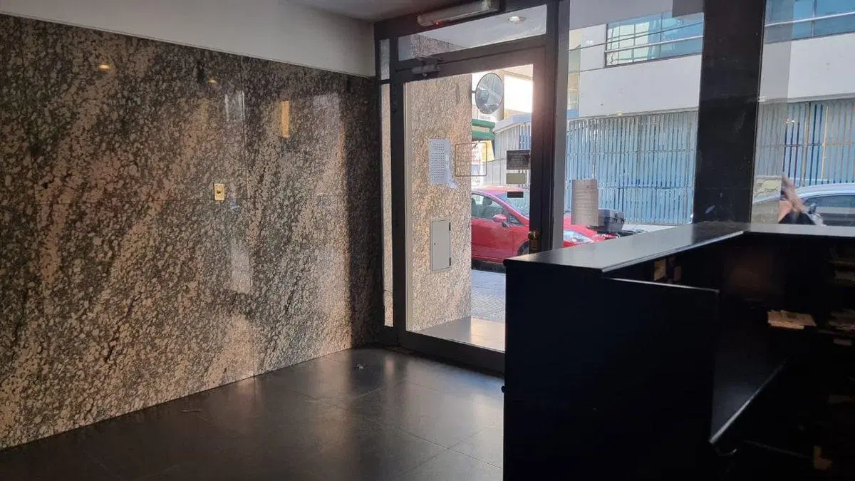 Oficina en Venta - CABA (con 3 despachos) 3