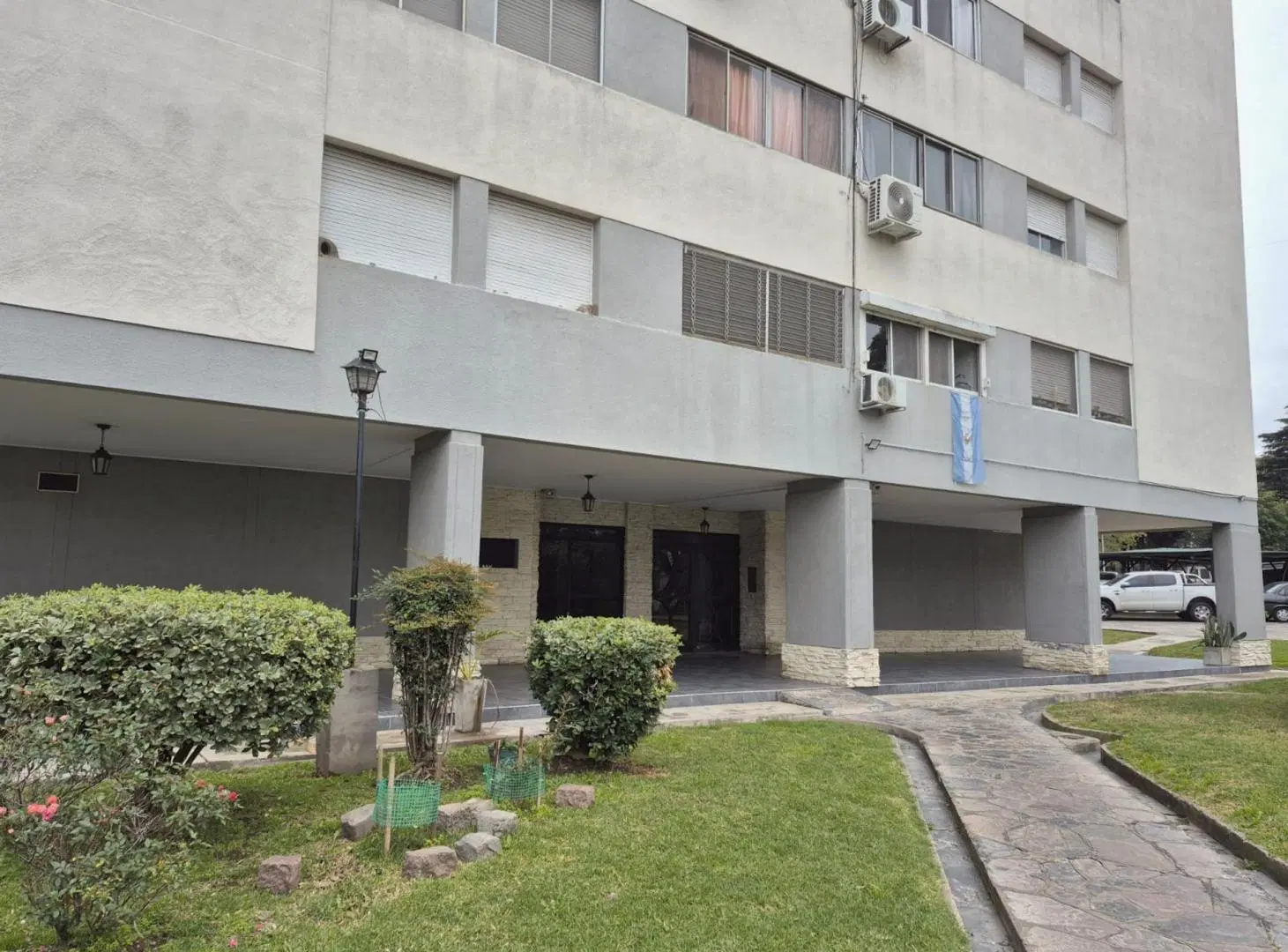 VENTA 3 AMBIENTES CON COCHERA - VILLA CELINA 2