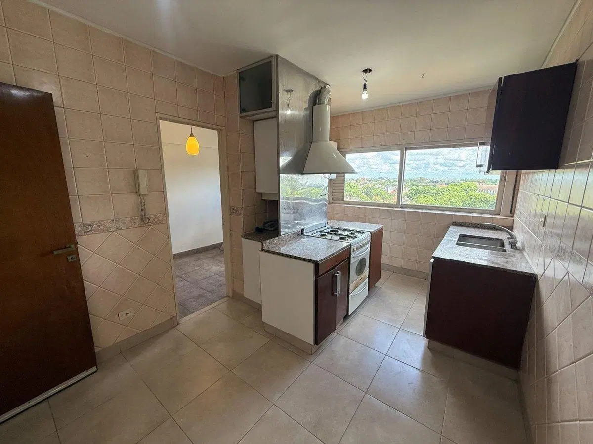 VENTA 4amb. + dep. Vista cochera baulera y Pileta 5