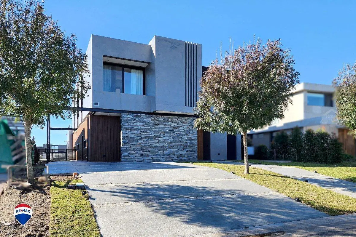 VENTA CASA 8 AMB -PUERTOS DEL LAGO- BARRIO COSTAS 4