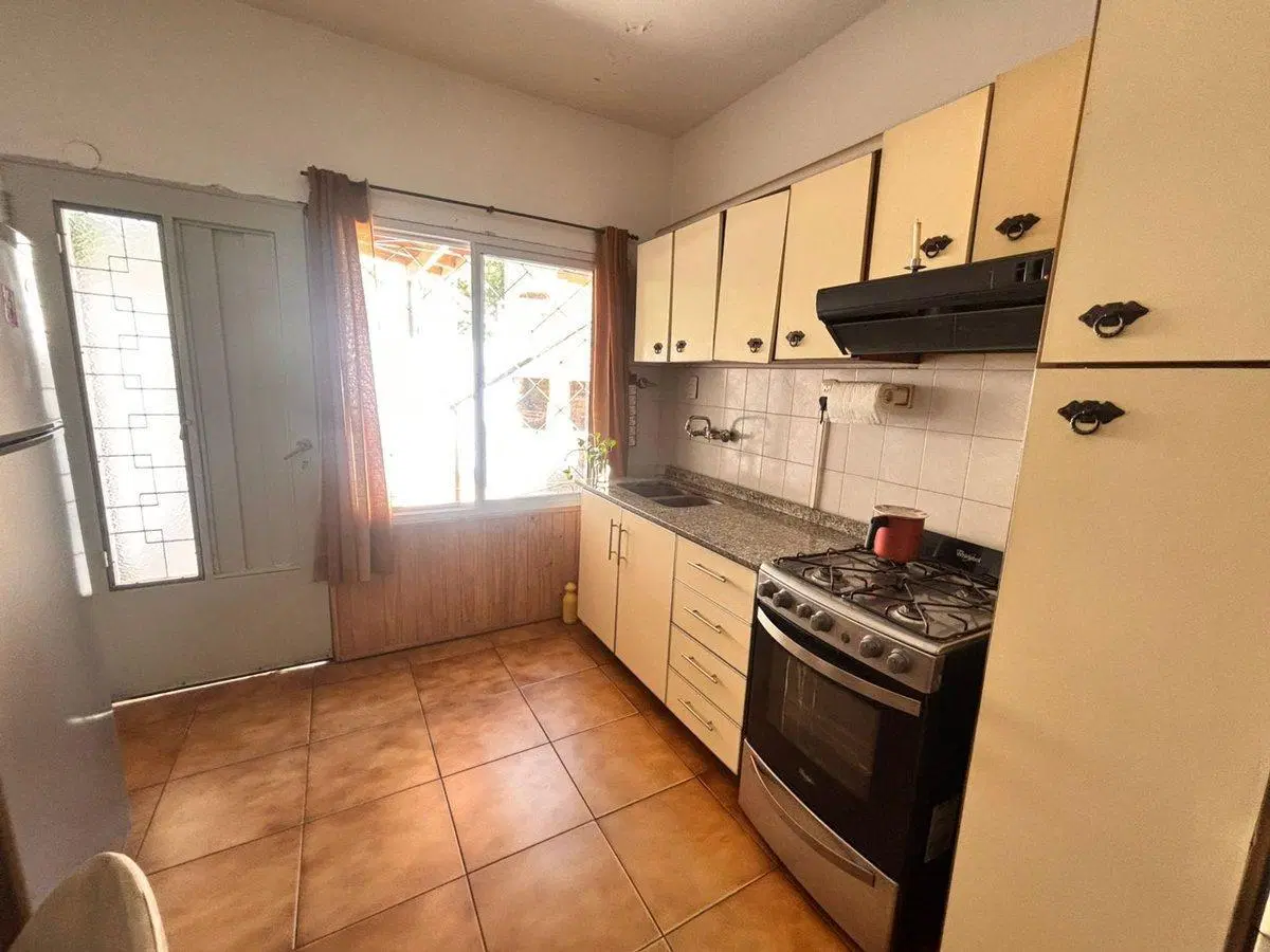 VENTA CASA + DUPLEX DE 3 AMBIENTES C/U CON PATIO 2