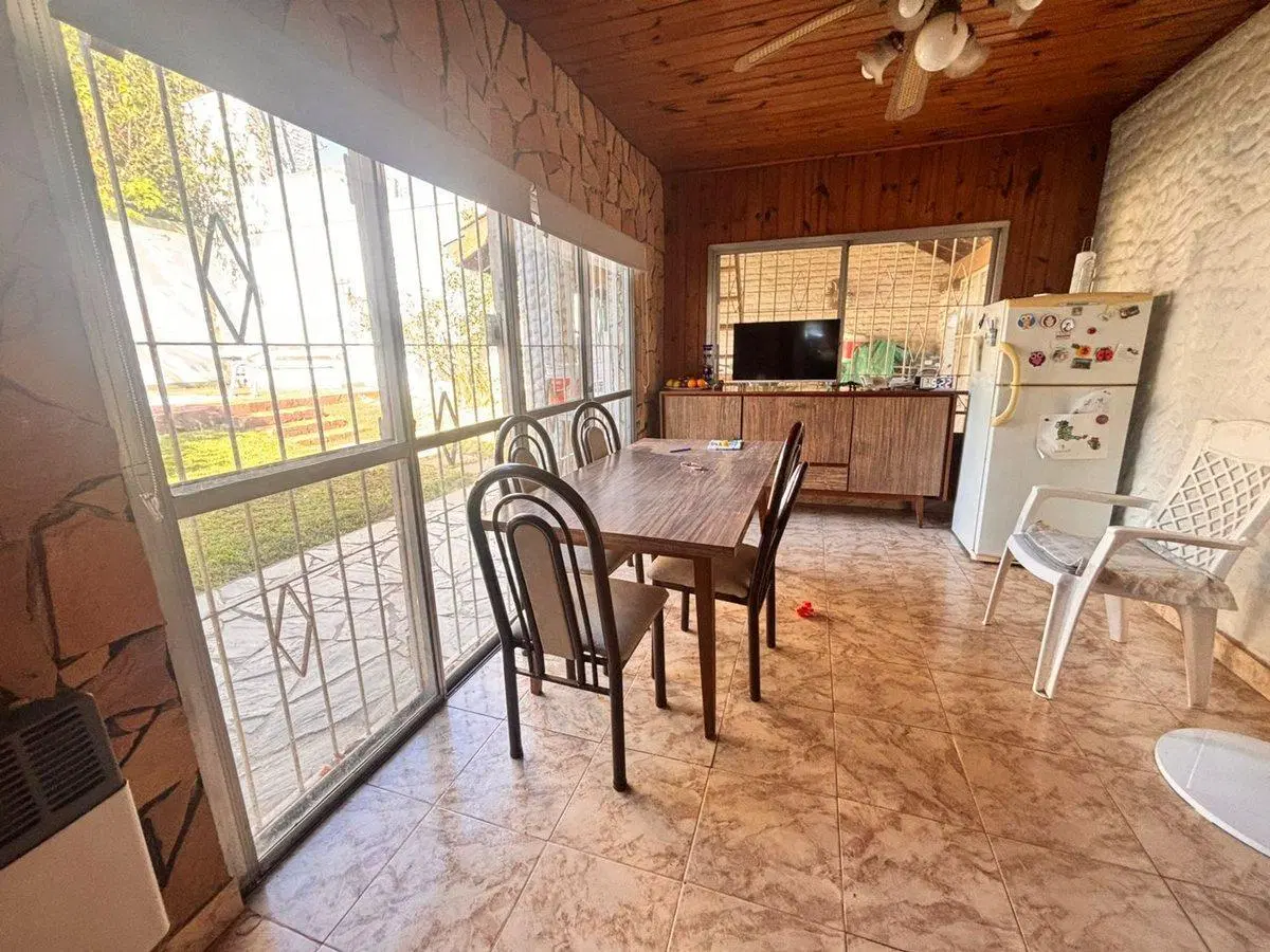 Venta casa con parque y pileta 5
