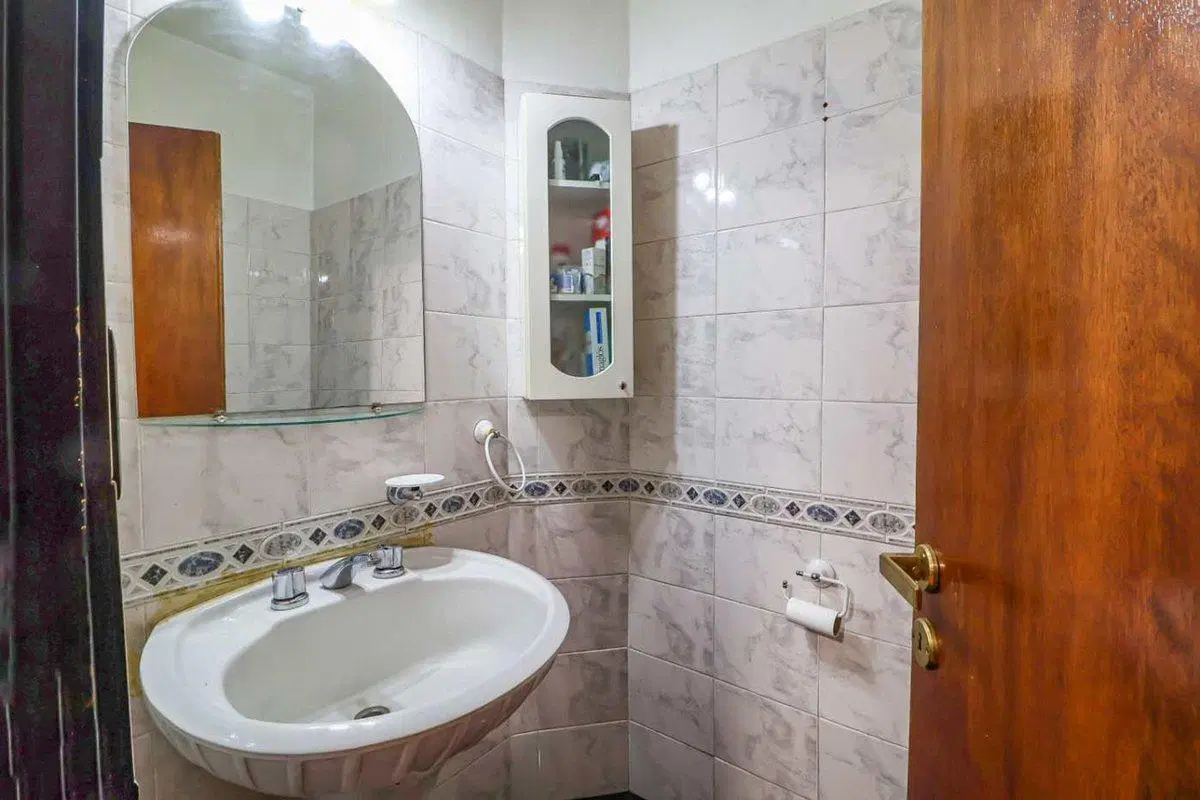 VENTA CASA 3 AMBIENTES CON COCHERA EN MONTE CASTRO 5