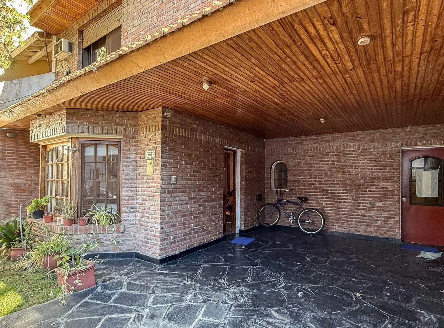 VENDE CASA 5 AMB/A. CREDITO/PERMUTA/MULTIFAMILIA 2