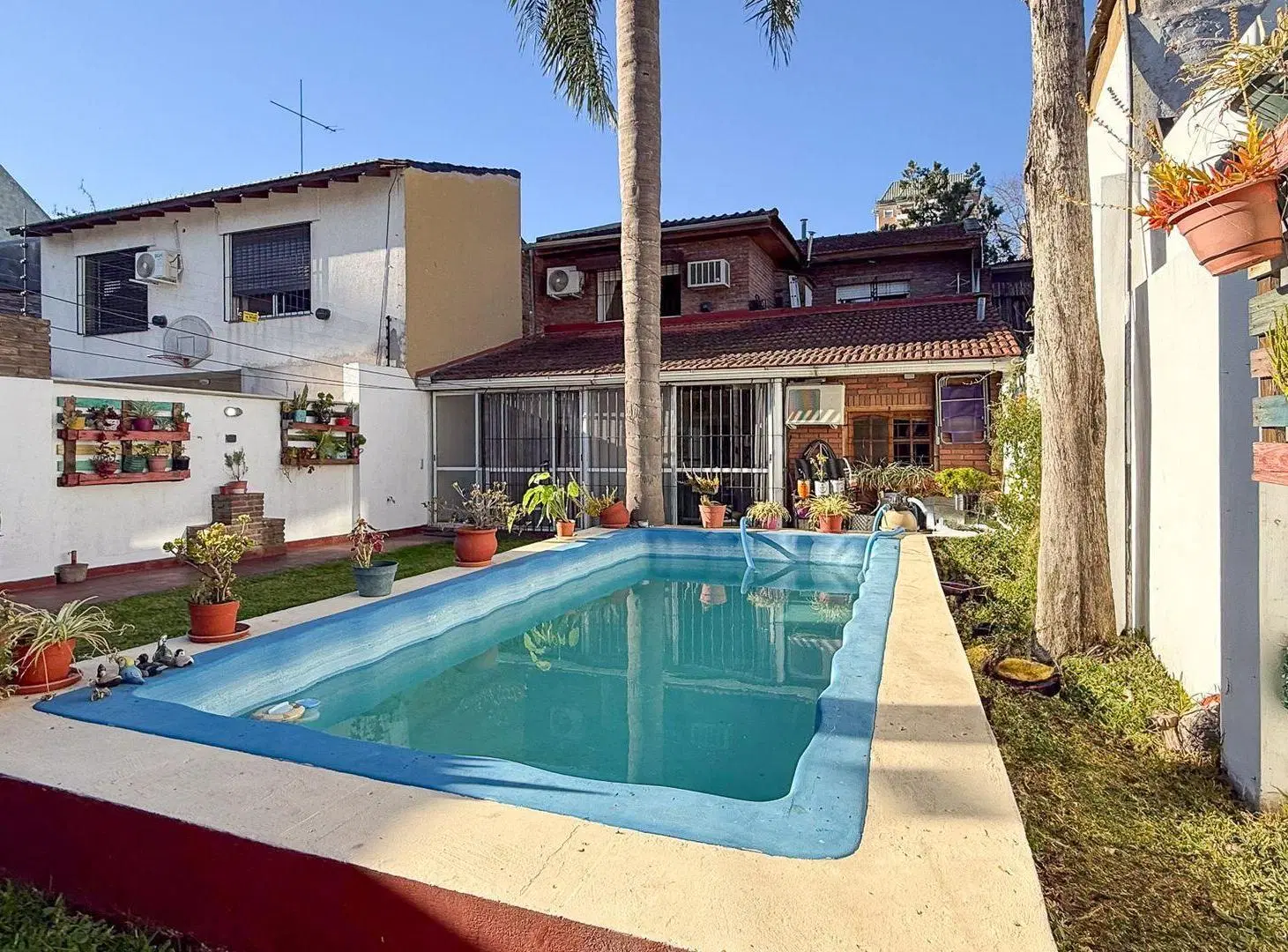 VENDE CASA 5 AMB/A. CREDITO/PERMUTA/MULTIFAMILIA 5