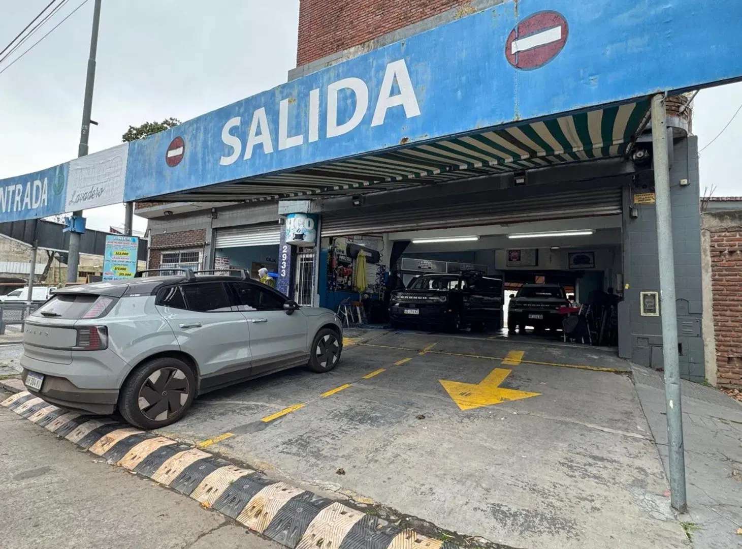 Local Comercial en Esquina Funcionando Oportunidad 4