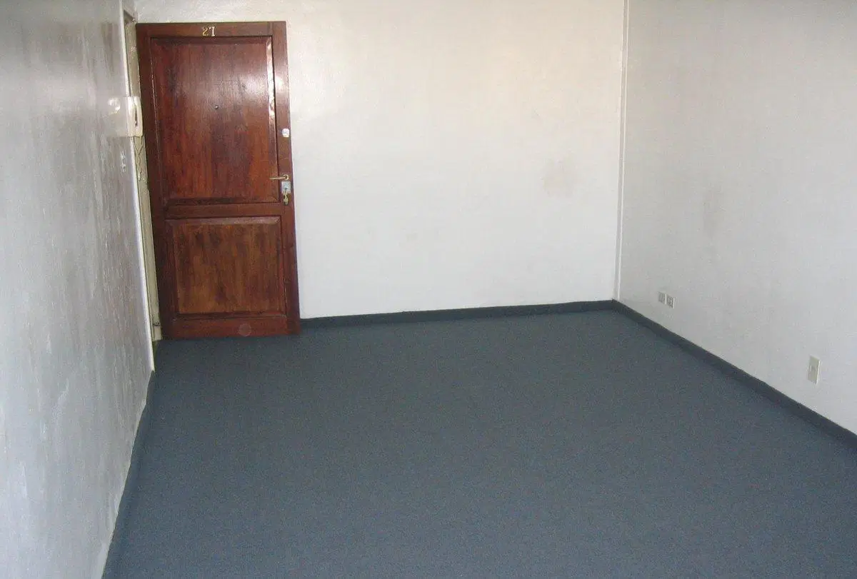EN VENTA.OFICINA AL FRENTE.SUPER AMPLIA.MONTSERRAT 5