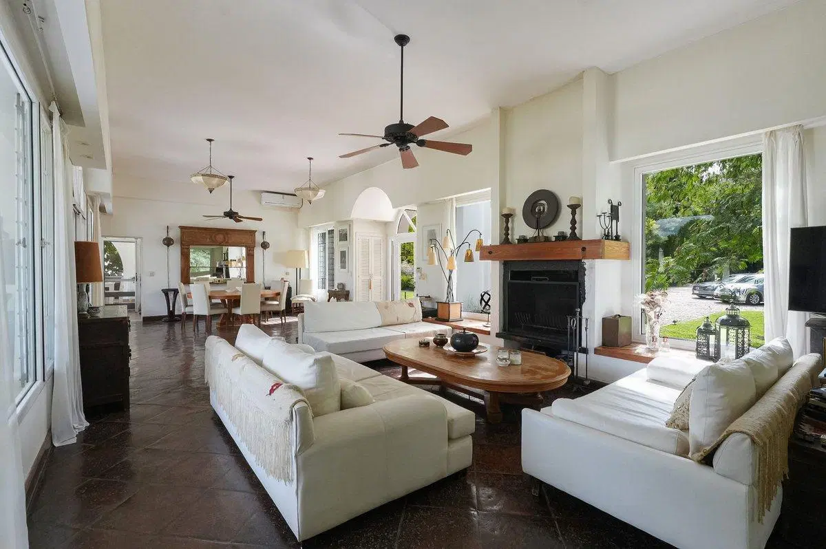 Vende Casa de Campo con gran parque (CamposdeRoca) 2