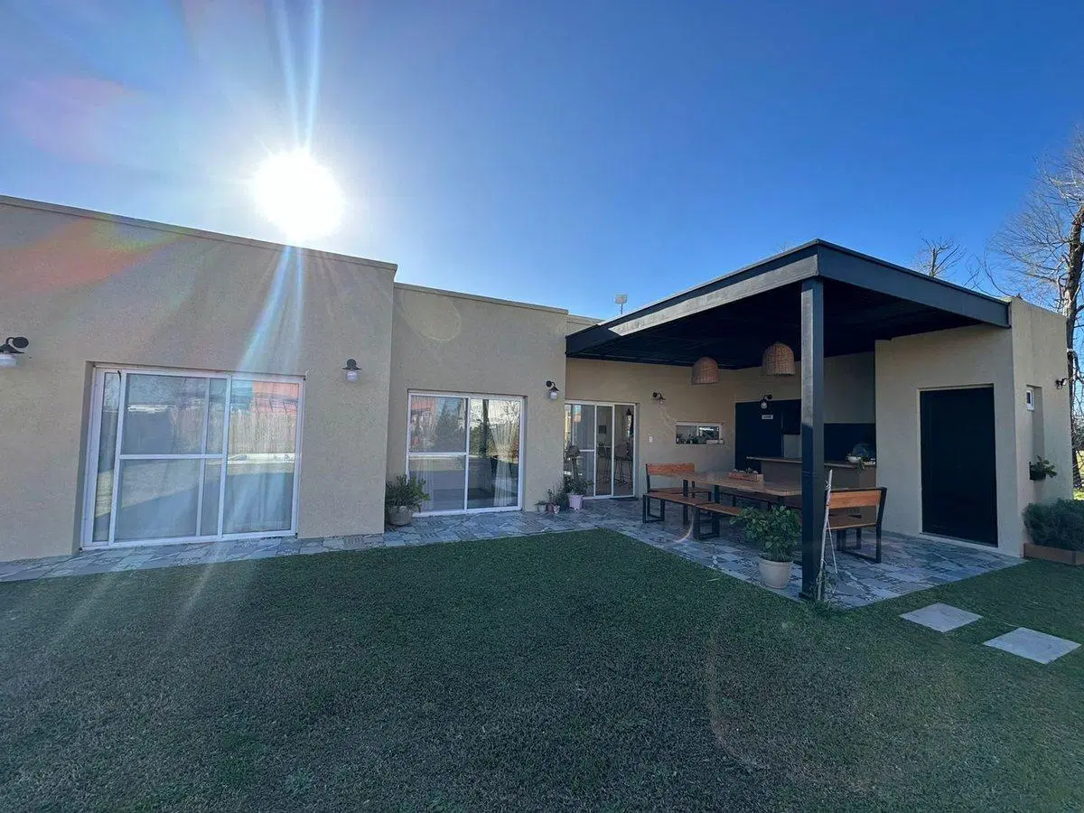 VENTA HERMOSA CASA 4 AMB-PILETA MASCHWITZ 4