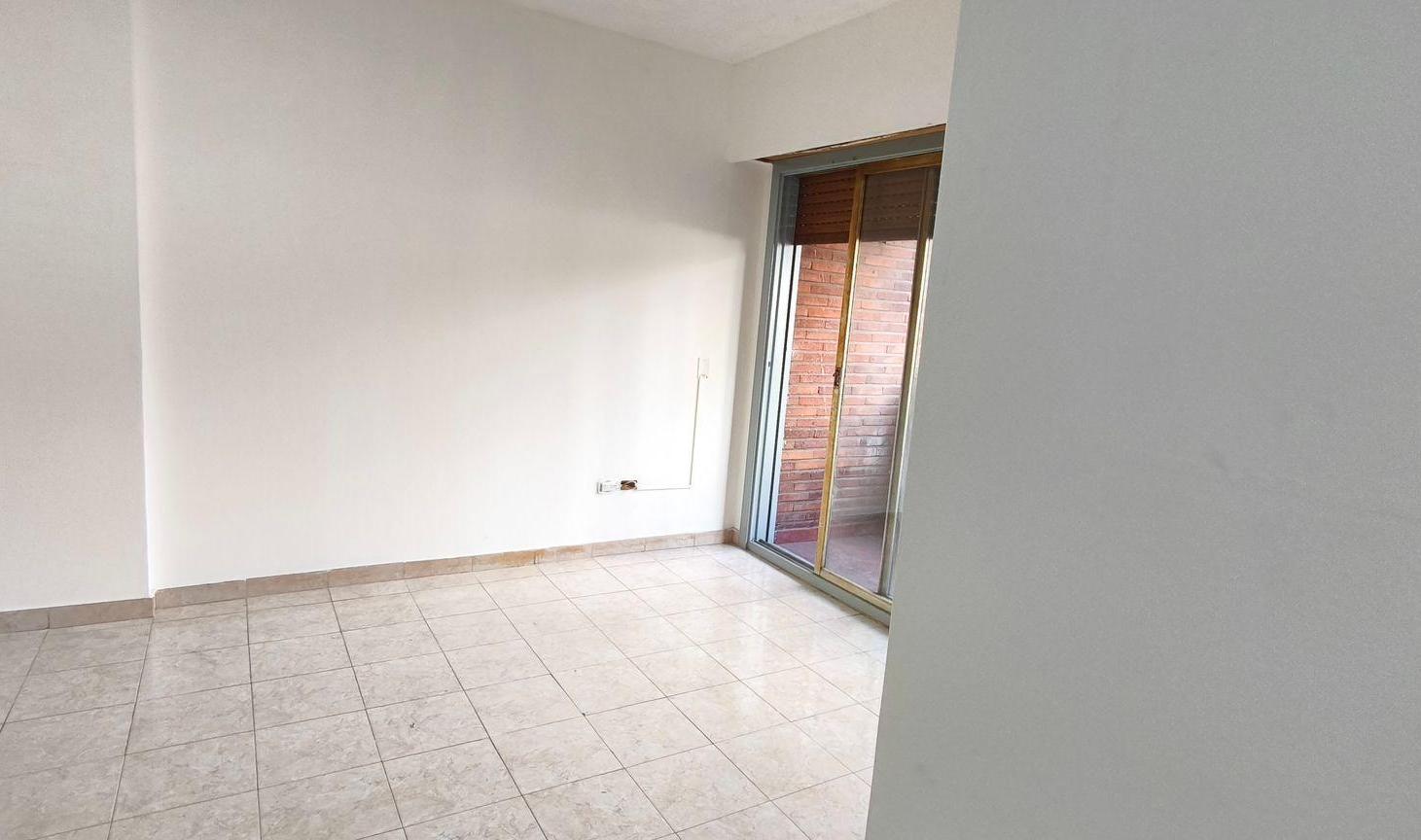 Foto de VENTA DEPTO. 2 AMBIENTES BALCON FRENTE OLIVOS, imagen 1