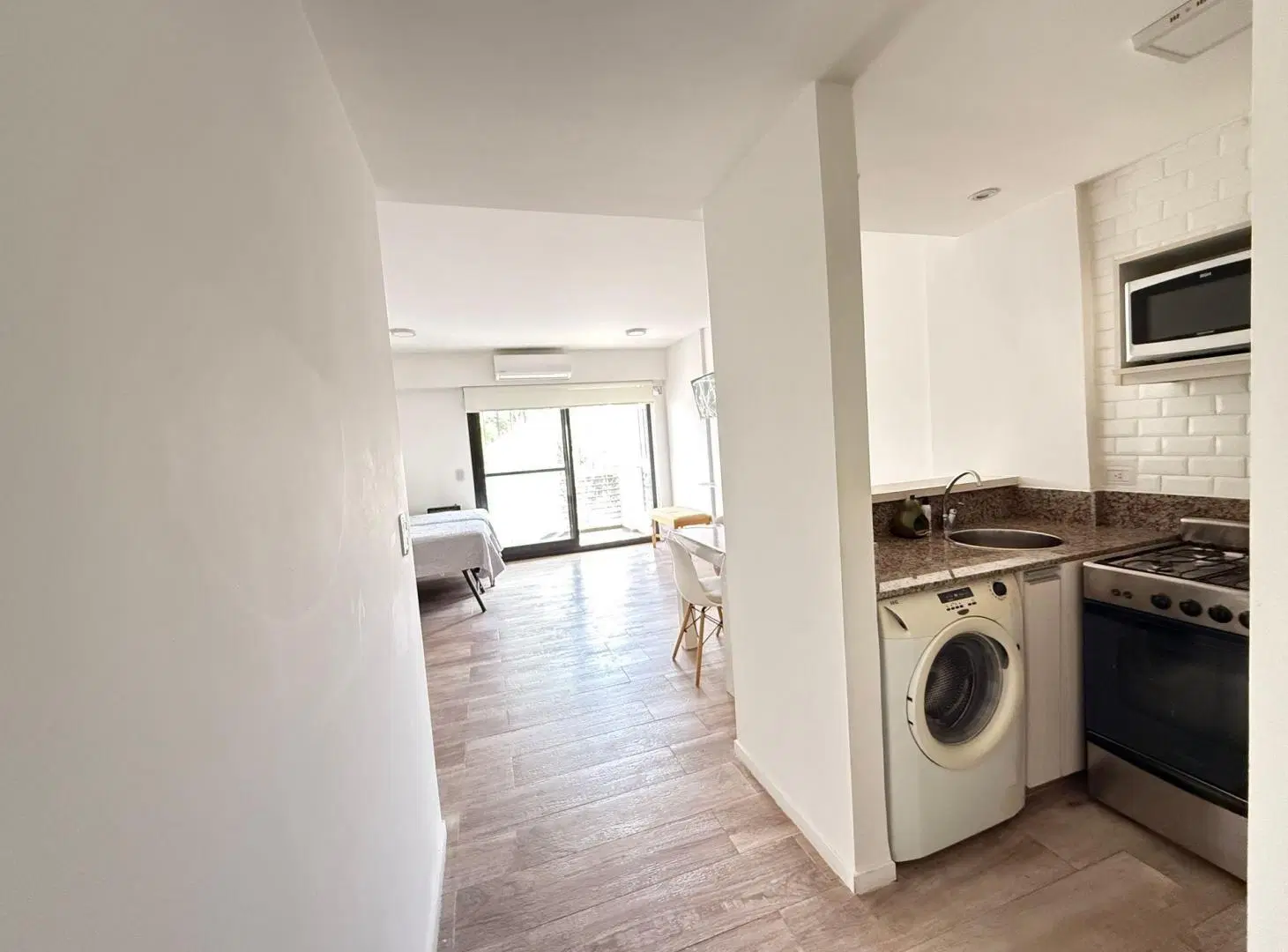 MONOAMBIENTE CON BALCÓN | APTO PROFESIONAL 4