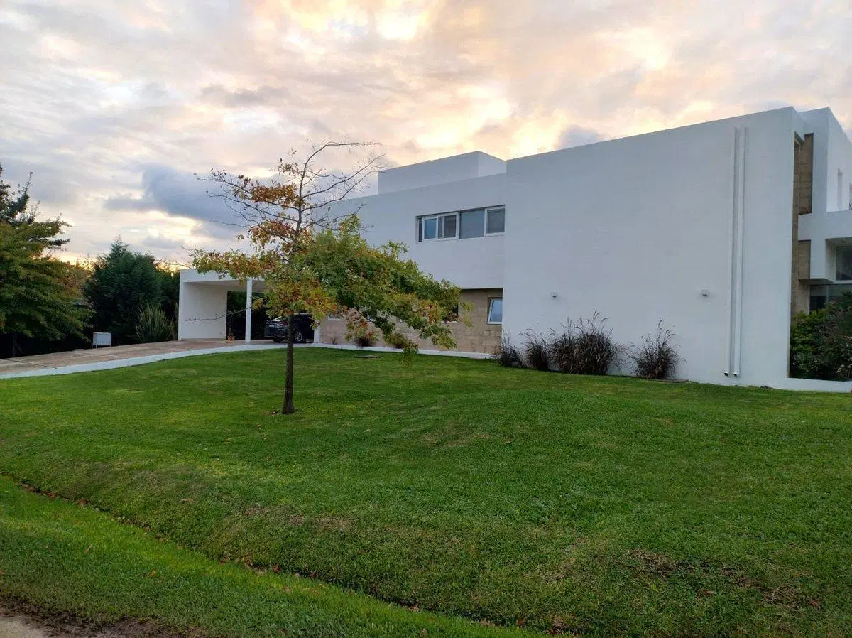 VENTA EXCELENTE CASA EN ESTANCIAS DEL PILAR 5