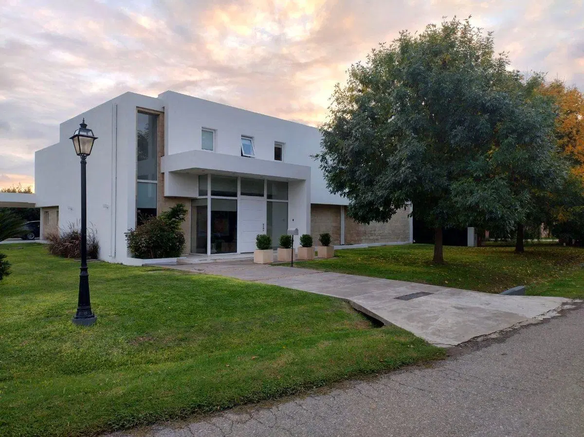 VENTA EXCELENTE CASA EN ESTANCIAS DEL PILAR 8