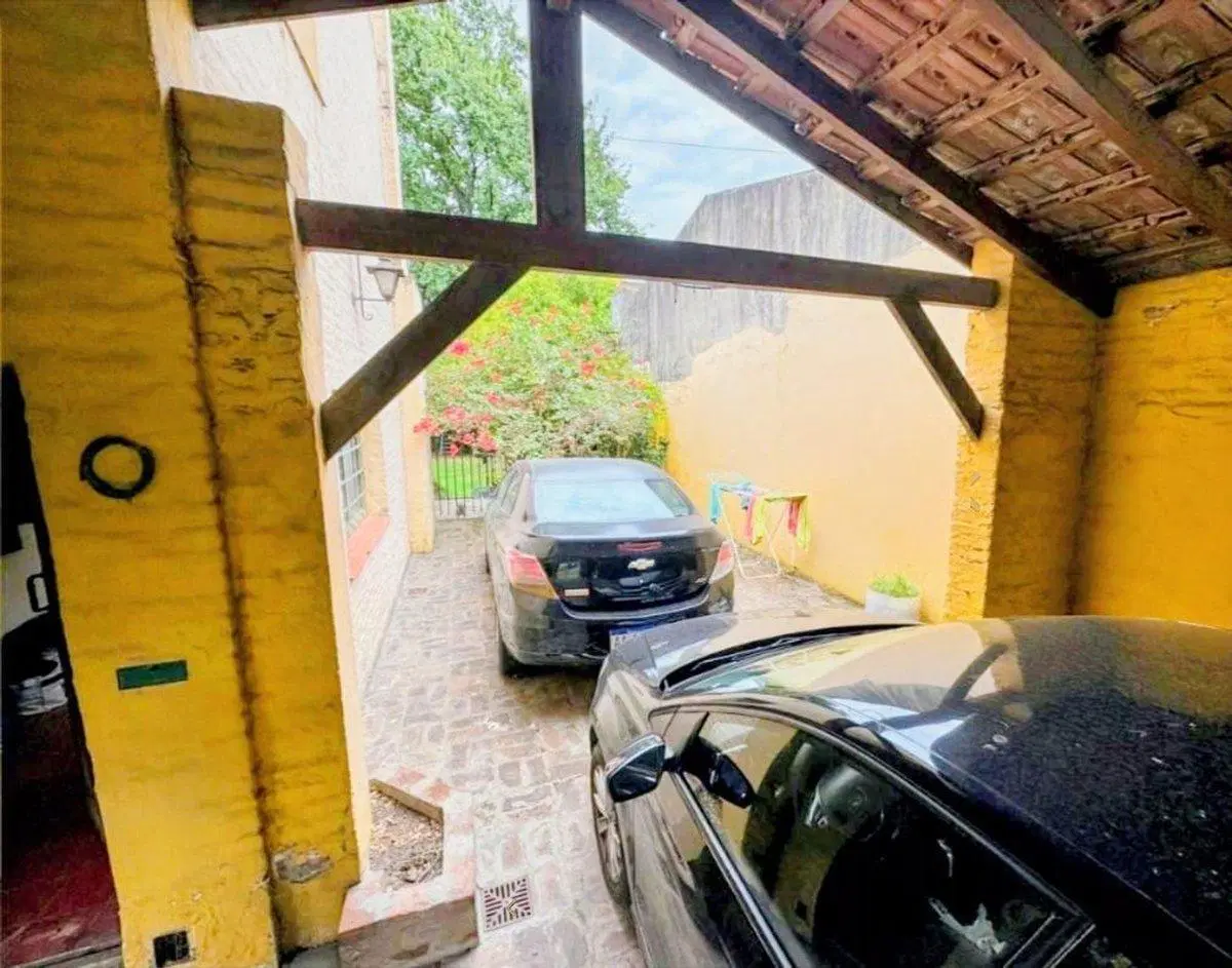 CASA DE 5 AMBIENTES CON PILETA EN BELLA VISTA 2