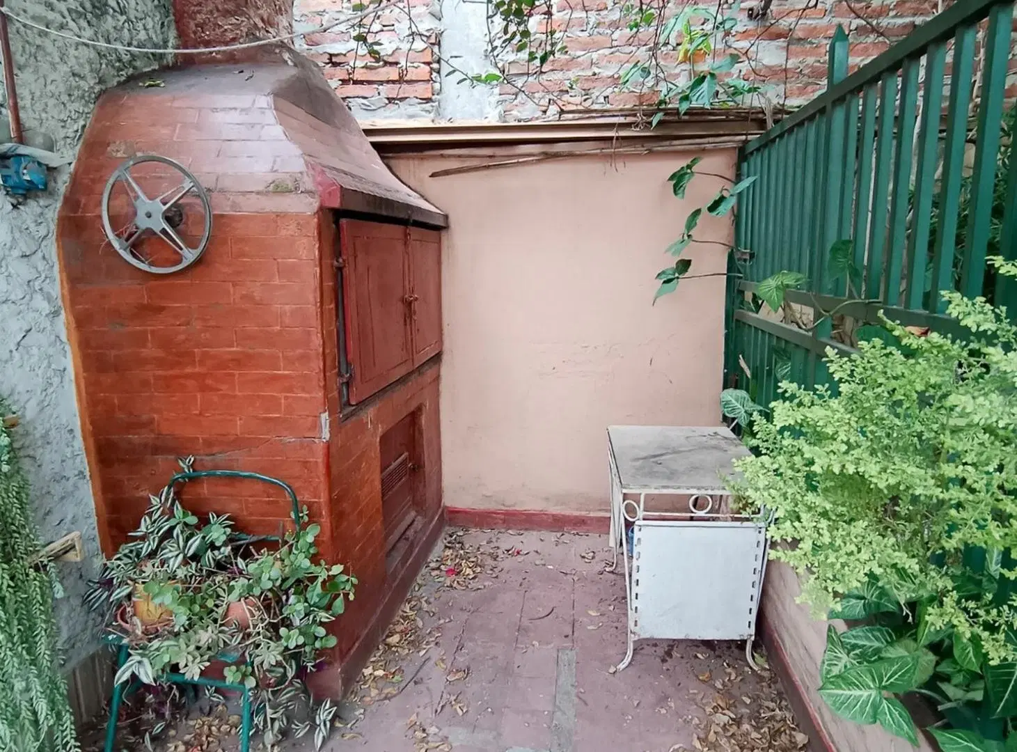 Casa  con local cochera y Dpto independiente PA 4