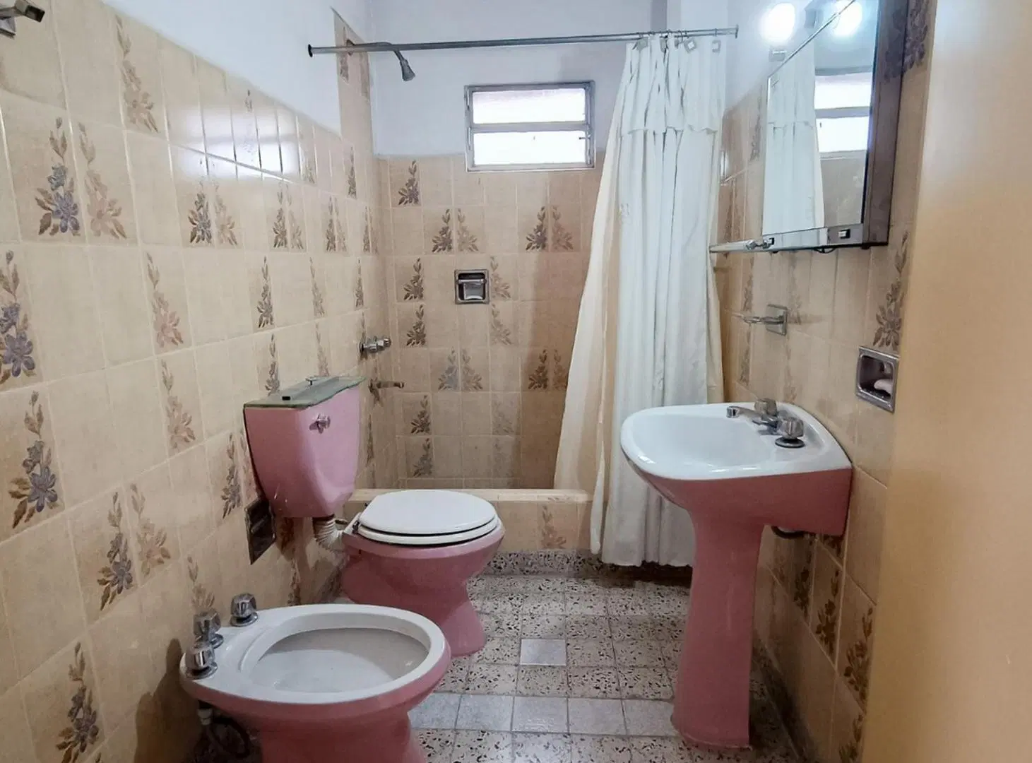 Casa  con local cochera y Dpto independiente PA 2