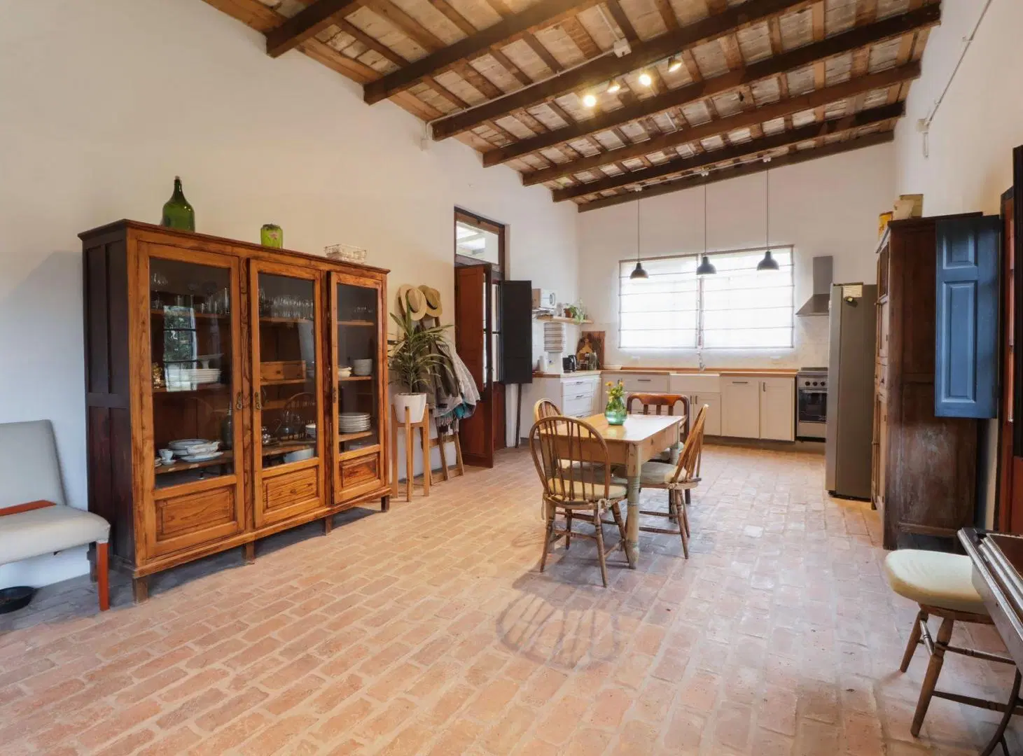 CASA 4 AMBIENTES REFACCIONADA CON PILETA PARQUE 2