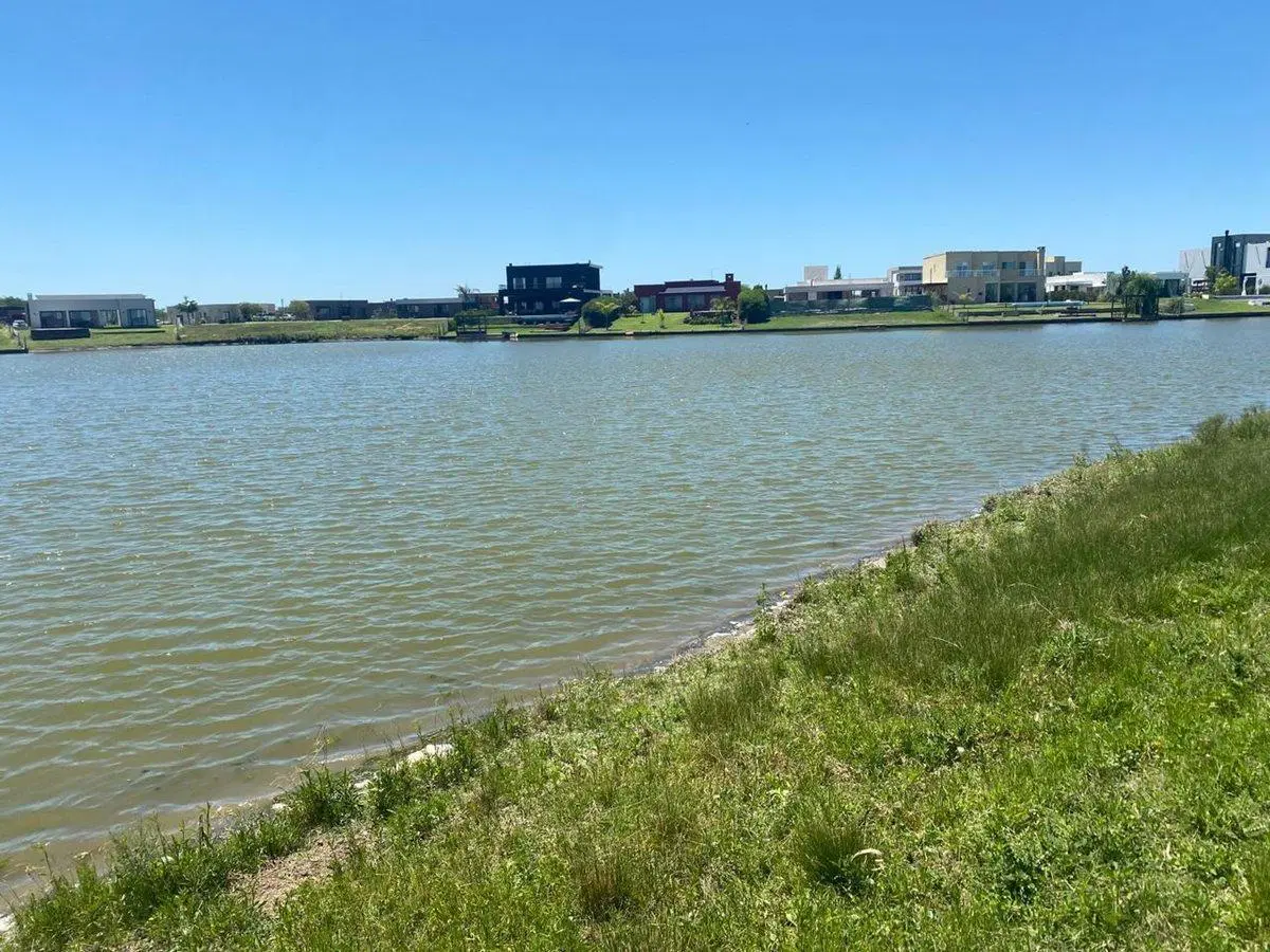 VENTA LOTE A LA LAGUNA EN BARRIO SAN SEBASTIÁN 8