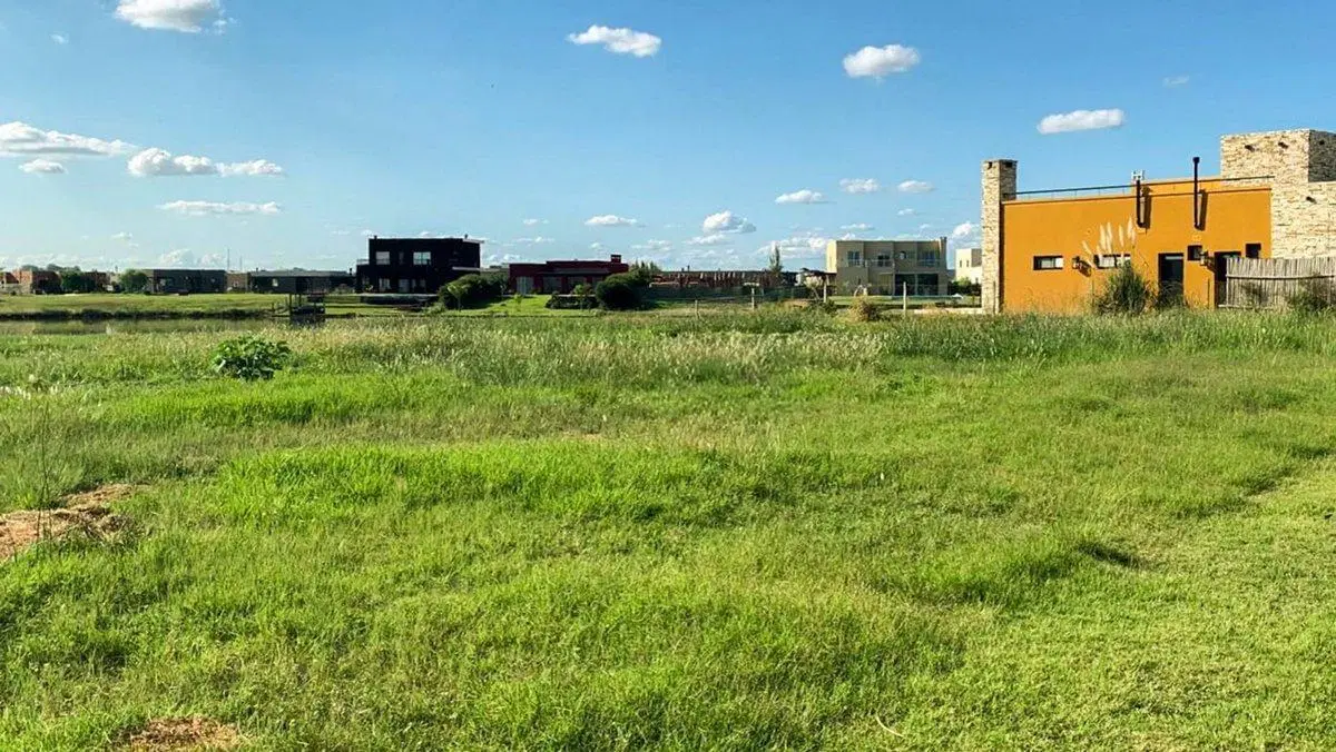 VENTA LOTE A LA LAGUNA EN BARRIO SAN SEBASTIÁN 3