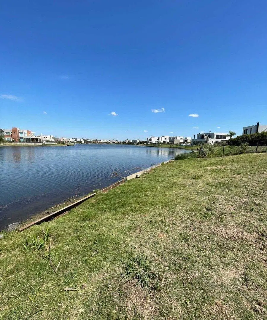 VENTA LOTE A LA LAGUNA EN B. SANTA ANA, BENAVIDEZ 5