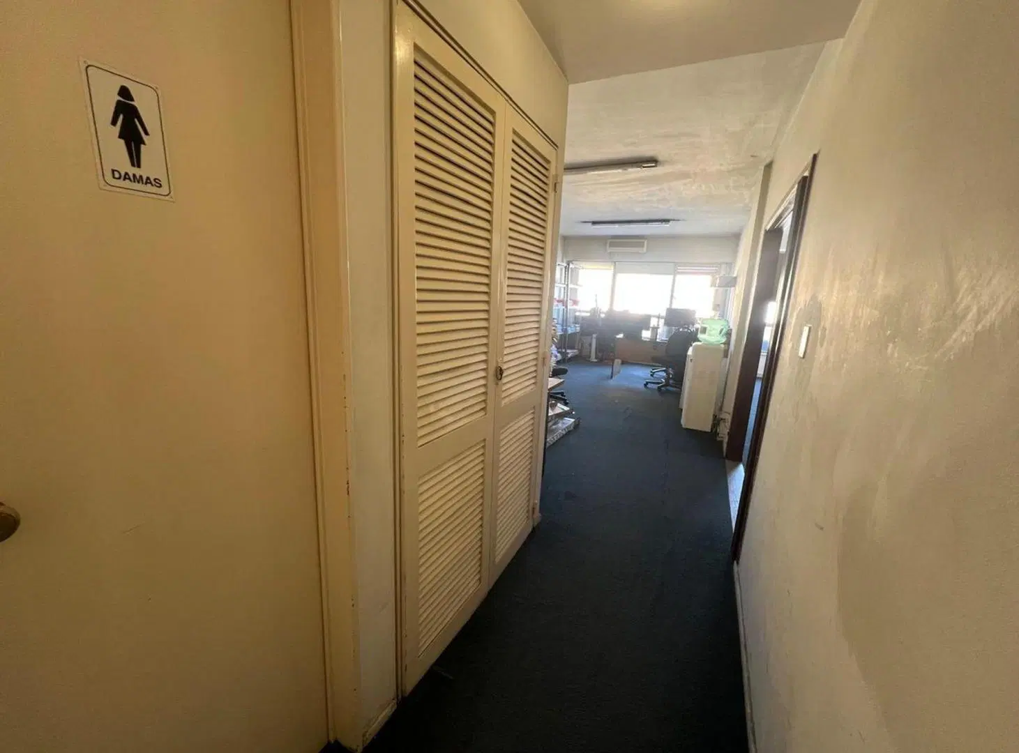 VENTA OFICINA AV BELGRANO BAÑO PROPIO SEGURIDAD 24 8