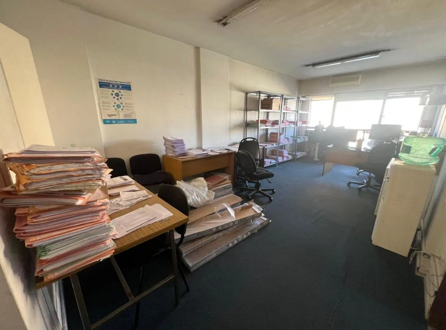 VENTA OFICINA AV BELGRANO BAÑO PROPIO SEGURIDAD 24 3