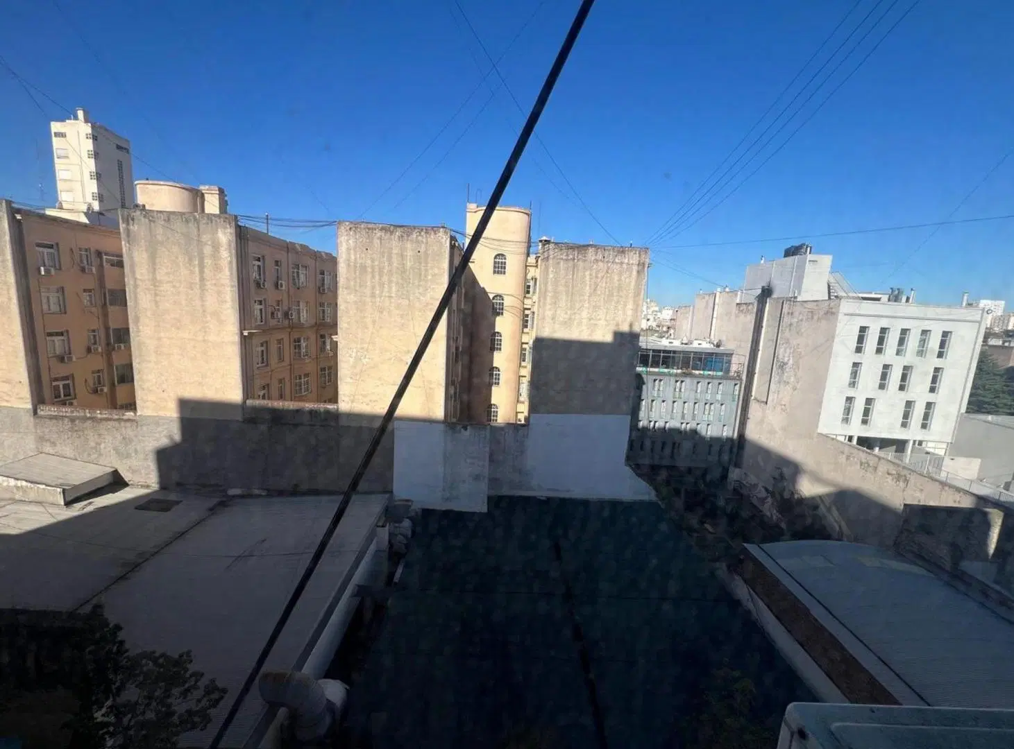 VENTA OFICINA AV BELGRANO BAÑO PROPIO SEGURIDAD 24 5