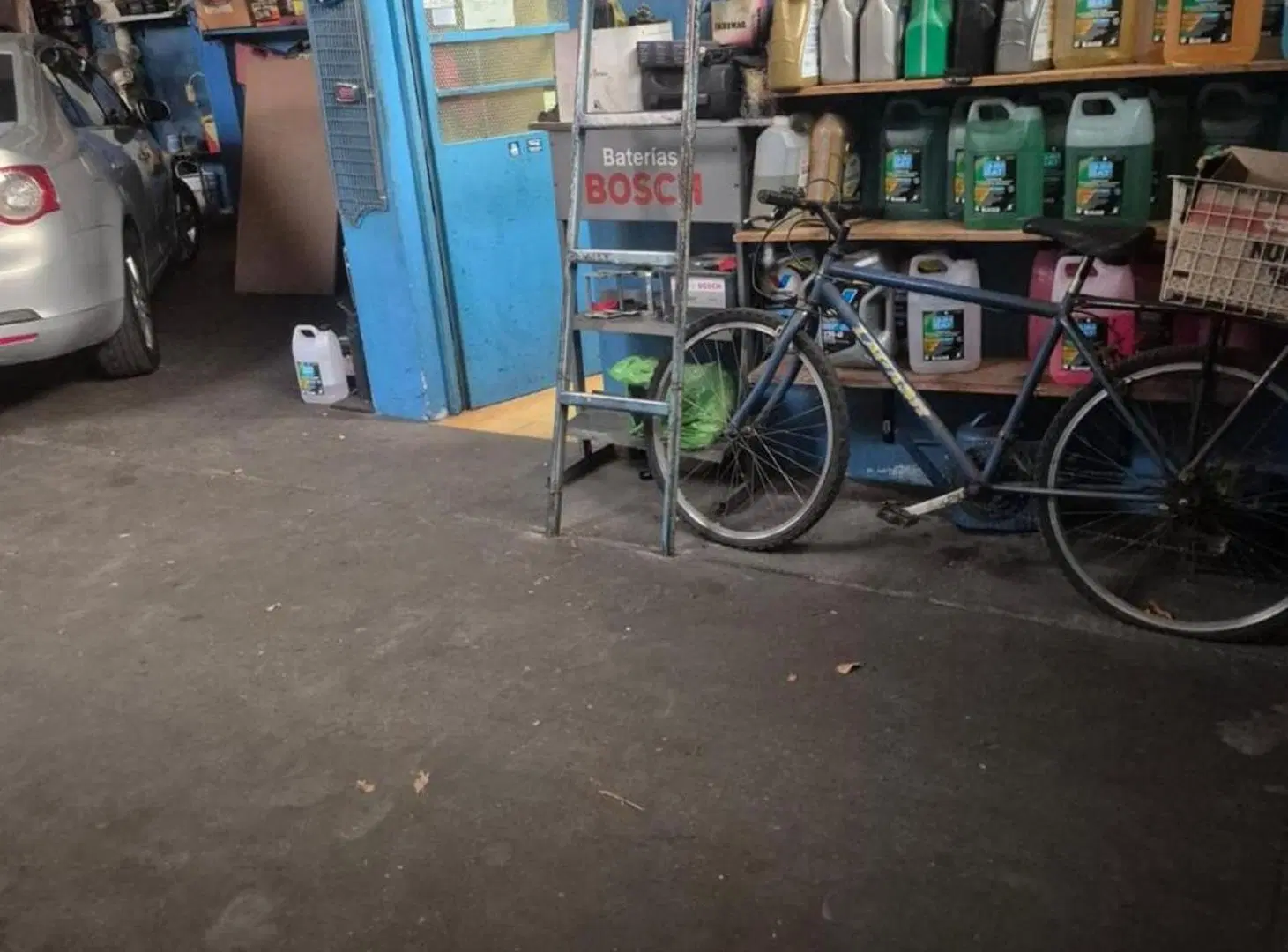 VENTA TALLER MECÁNICO /GALPÓN CON CASA DE 4 AMB 3