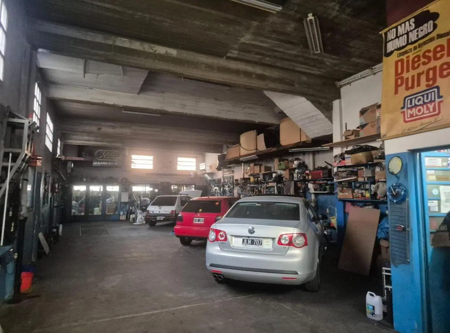 VENTA TALLER MECÁNICO /GALPÓN CON CASA DE 4 AMB 2