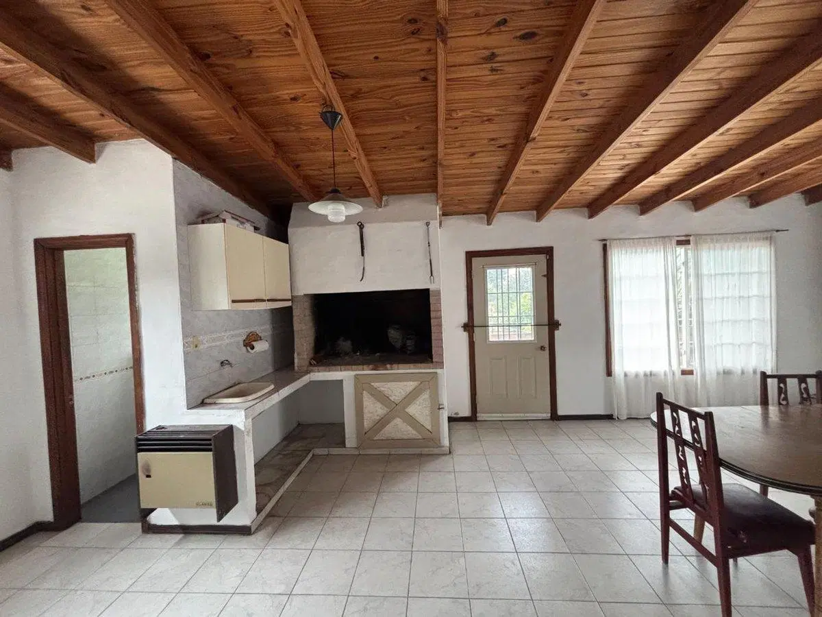 VENTA CASA TIPO MULTIFAMILIAR MASCHWITZ COCHERA 8