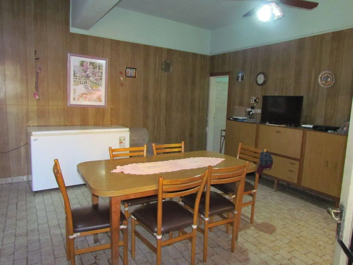 ALQUILER CASA IDEAL 2,3 FAMILIAS/COCHERA/BANFIELD 8