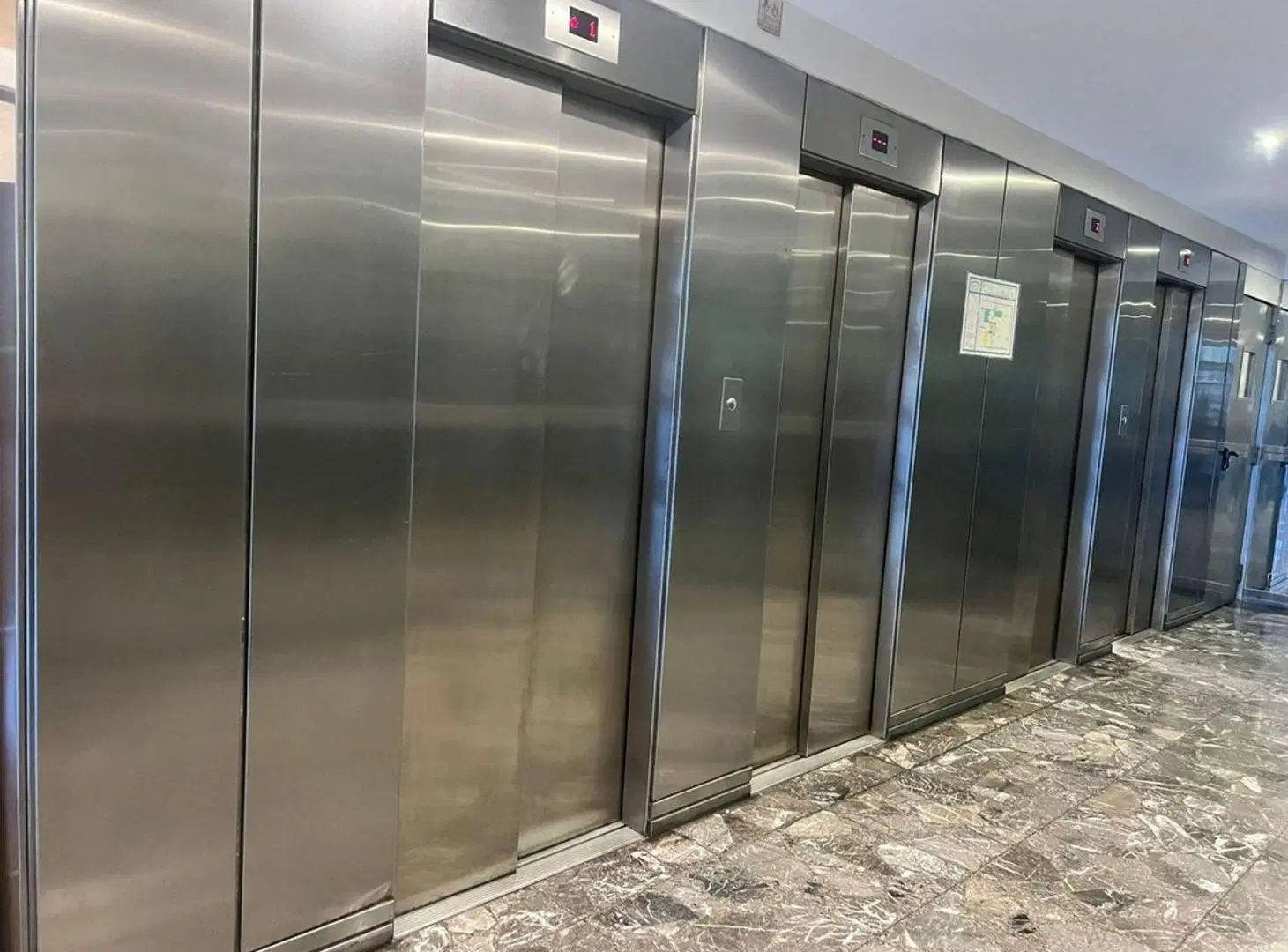 VENTA OFICINA AV BELGRANO BAÑO PROPIO SEGURIDAD 24 5
