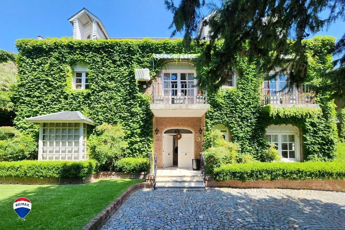VENTA CASA LA LUCILA /V. LOPEZ- 1669 MTS DE JARDIN 5