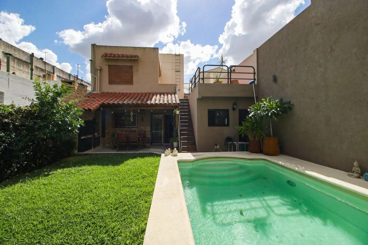CASA 6 AMB. JARDÍN PILETA GARAGE VILLA del PARQUE! 5