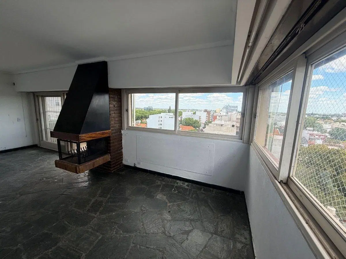 VENTA 4amb. + dep. Vista cochera baulera y Pileta 3
